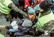 Pierwsze godziny w Polsce. Podkarpackie służby pomagają uchodźcom z Ukrainy