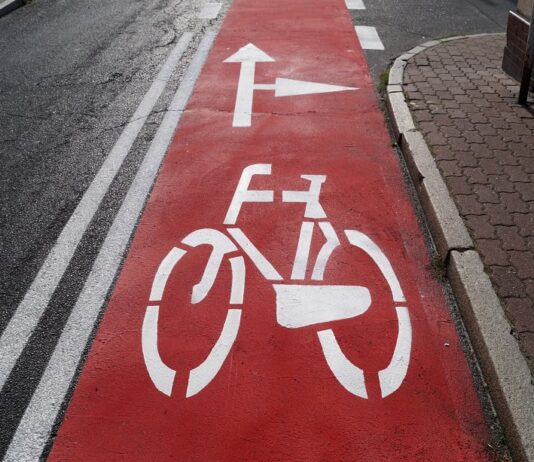 Dodatkowe strzałki, czyli zmiany w oznakowaniu dróg rowerowych w Rzeszowie