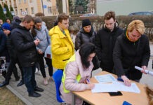Dodatkowy sprzęt do Rzeszowa jeszcze nie dojechał. Uchodźcy czekają na numery PESEL