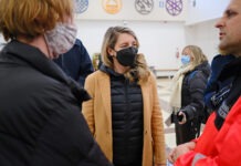 Centrum Pomocy Ukrainie. Wspólna inicjatywa PRz i PCK. Kanadyjczycy pod wrażeniem
