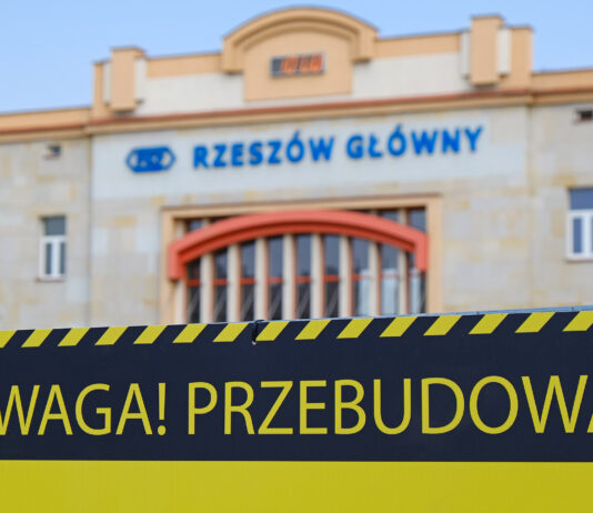 Rzeszowski dworzec PKP ciągle w remoncie. Podróżni skarżą się na warunki