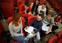 Pomoc dla studentów z Ukrainy. WSIiZ zwalnia z opłat w semestrze letnim