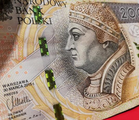 “Na znajomego i policjanta”. Cztery mieszkanki Rzeszowa ofiarami oszustów