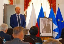 Minuta ciszy dla Tadeusza Ferenca podczas sesji rady miasta. “Dzięki niemu Rzeszów pulsuje”