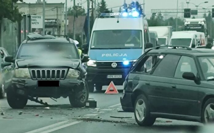 Wypadek W Rzeszowie Na Alei Sikorskiego. Zderzenie Czterech Aut