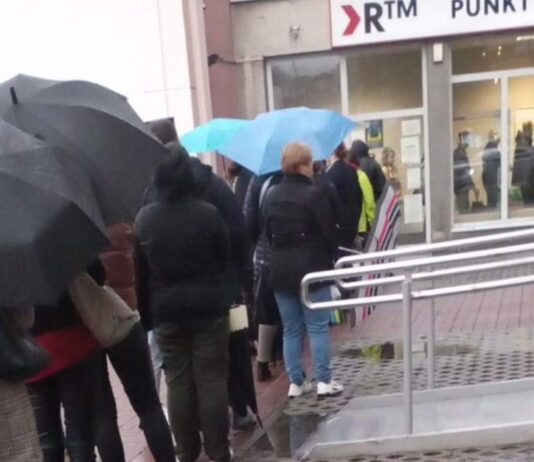 ZTM Rzeszów przeprasza za długie kolejki do POP-ów. I zapowiada zmiany