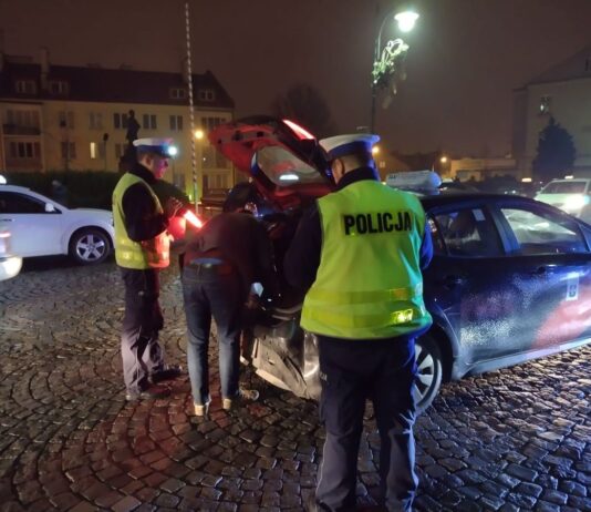 Masowe kontrole kierowców “na aplikacje” w Rzeszowie. Ponad 50 wykroczeń