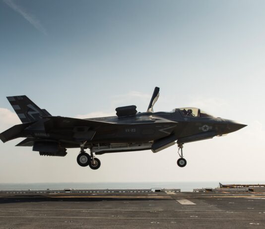 Collins Aerospace potwierdził “działania mające na celu restrukturyzację” w zakładach koło Rzeszowa i w Krośnie