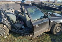 Wypadek na autostradzie A4. Zderzenie citroena z renault. Dwie osoby ranne