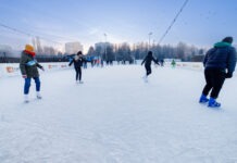 W rzeszowskim Parku Sybiraków otwarto lodowisko. Bilety nie są tanie
