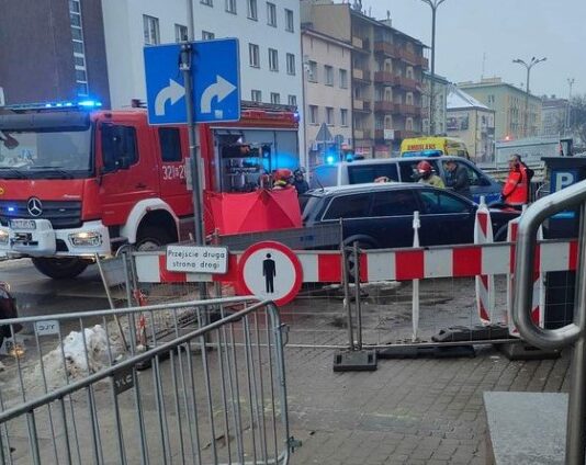 Zwłoki 36-letniego mężczyzny w audi przy Poczcie Polskiej w Rzeszowie