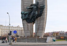 Samorząd wojewódzki przejmie Pomnik Czynu Rewolucyjnego? A potem go wyburzy?