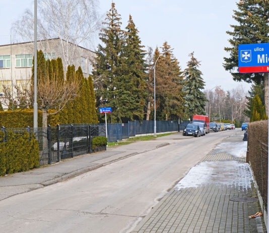 Mieszkańcy zaskarżą rozbudowę SP nr 21. Burzliwe spotkanie z projektantem