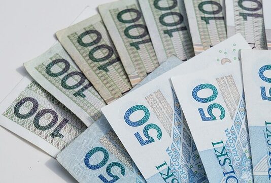 ZUS: pierwsze “trzynastki” trafią do emerytów przed Wielkanocą
