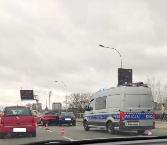 Zderzenie czterech aut w Rzeszowie. Trzy osoby ranne, w tym dwoje dzieci