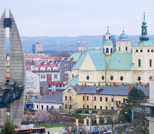 Zmiana władz u Bernardynów. Zakon przeciąga decyzję ws. pomnika Czynu Rewolucyjnego