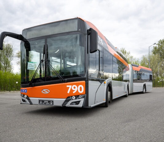 Ekologiczny transport. Przegubowy i antywirusowy Solaris dotarł do Rzeszowa