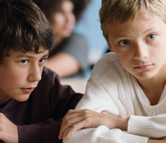 Kino Konesera w kinie Helios. W poniedziałek piękny film “Blisko” o przyjaźni 13-latków