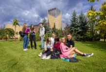 Akademik czy mieszkanie na wynajem? Samemu czy z ekipą? W Rzeszowie studenci nie mają najtaniej