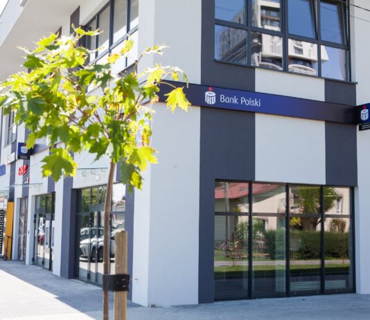 Oddział 8 PKO Banku Polskiego w Rzeszowie w nowym formacie i pod nowym adresem – nowocześniejszy i bardziej cyfrowy