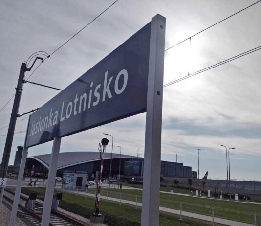 Od niedzieli rusza linia lotniskowa. Będzie korekta rozkładu jazdy pociągów