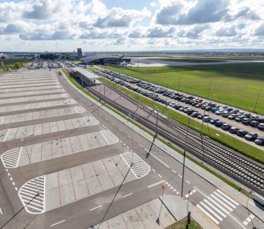 Więcej miejsc do parkowania przy lotnisku w Jasionce. Rozbudowa za 10 mln zł