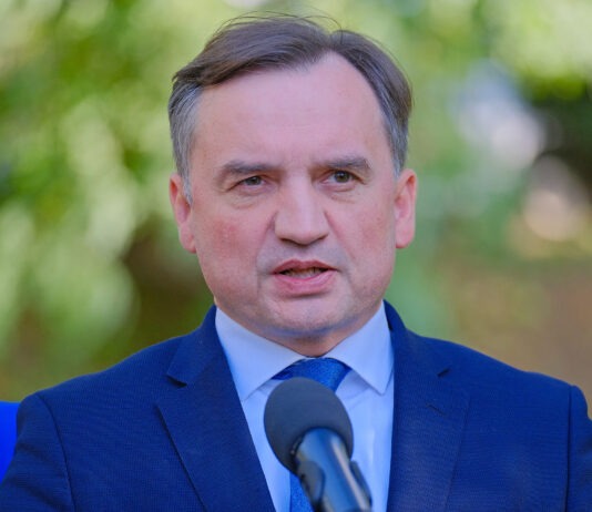 Dane z 45,31 proc. komisji. Na kogo oddano najwięcej głosów? Ziobro prowadzi