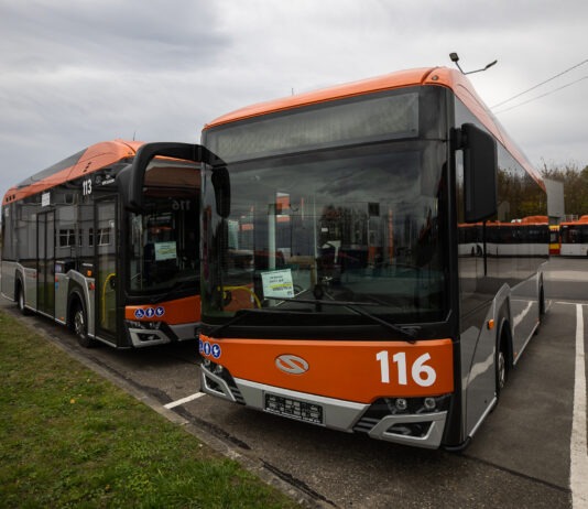 Członkowie rady osiedli bez biletu w autobusach?