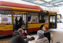 “Autobus ciepła” ponownie wyjechał na rzeszowskie ulice. Rozwozi posiłki