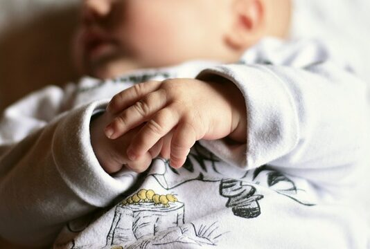 Maltretowana mała Nadia nie trafi do swoich dziadków. Jest decyzja sądu