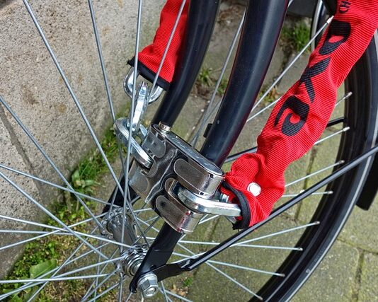 Poranny wypadek na Nowym Mieście. Zderzenie dwóch rowerzystów
