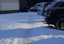Zapomniany chodnik na ulicy Lenartowicza. “Dzieci brną w śniegu”