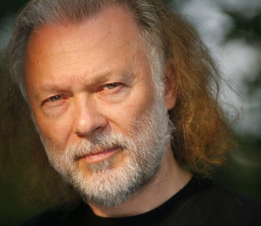 Jubileusz Marka Bałaty w WDK. Mistrz wokalizy od 40 lat na scenie