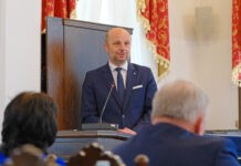 Miliony na aquapark, a na Zawiszy Czarnego brak drogi do domu. Protest mieszkańców osiedla