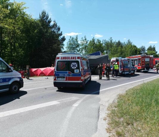 Tragiczny wypadek na DK 9 z udziałem żołnierzy! Dwie osoby nie żyją!
