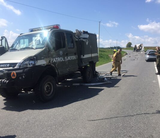 Wypadek w Humniskach z udziałem samochodu wojskowego. Przewoził niewybuchy
