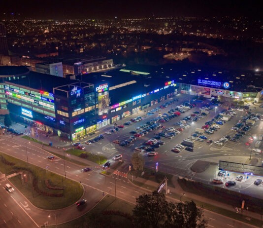 Płatne parkowanie przy hipermarkecie E.Leclerc i galerii handlowej Plaza