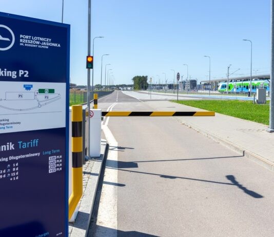 Parking długoterminowy przy lotnisku w Jasionce już dostępny