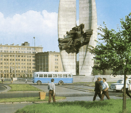 pomnik-czynu-rewolucyjnego-rzeszow