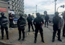 Policja ustala, kto odpalił race podczas meczu Resovii z Lechem Poznań