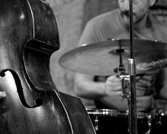 30 lat Czwartków Jazzowych. Mateusz Gawęda Trio & White Wind zagrają w WDK