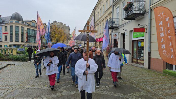 meski-rozaniec-w-przemyslu-01