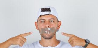 zaklejone-usta-pozew-mrozacy-slapp