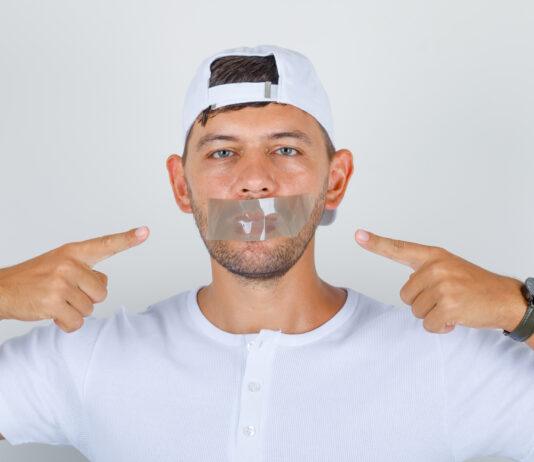 zaklejone-usta-pozew-mrozacy-slapp