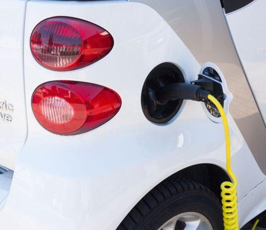 Ponad milion złotych na ładowarki do aut elektrycznych. Staną w parkach narodowych, w tym na Podkarpaciu