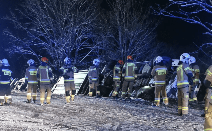 ciezarowka-wypadek-zima-domaradz ciezarowka-wypadek-zima-domaradz