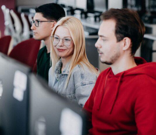 Zacznij studia już teraz – czyli jak zyskiwać umiejętności, pieniądze i… przewagę