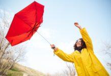 IMGW: silny wiatr na Podkarpaciu, w większości regionów marznące opady