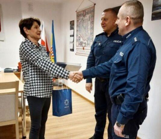 Tysiąc euro na chodniku – uczciwa kobieta oddała pieniądze właścicielce