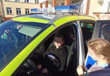 Rzeszowscy policjanci uczą dzieci jak unikać zagrożeń podczas ferii zimowych ferie-policja